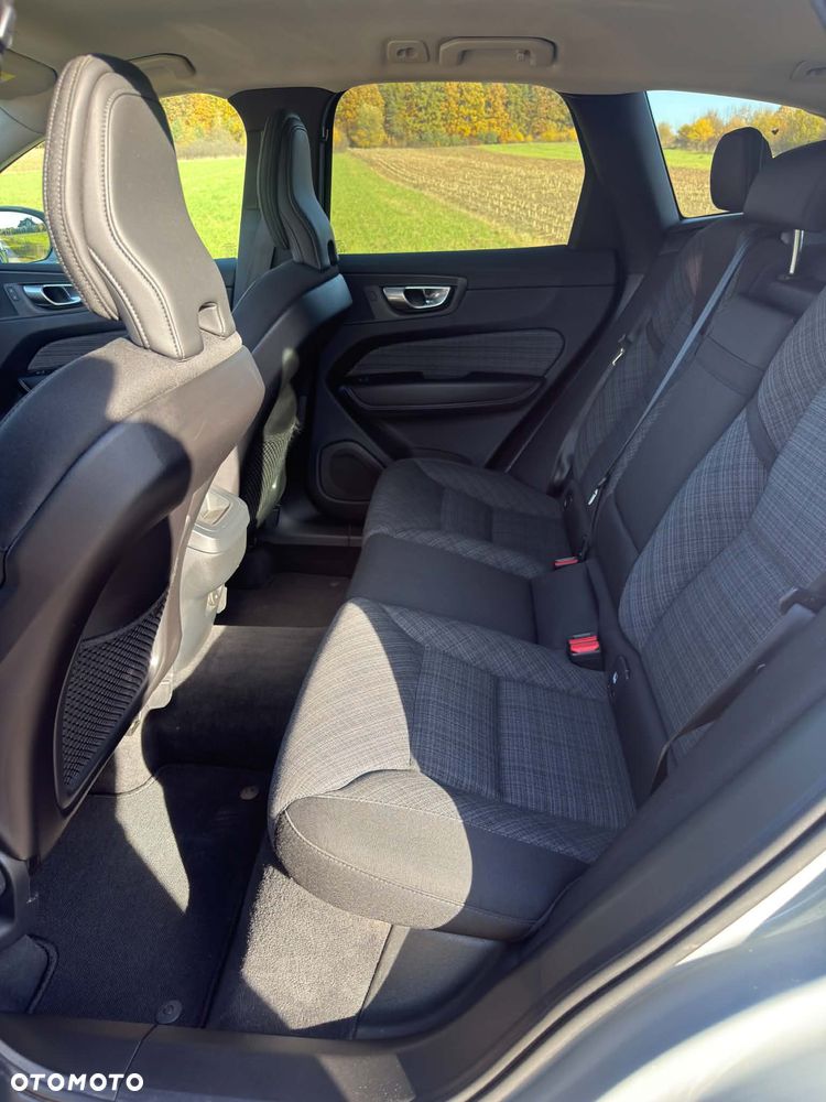 Volvo XC 60 B4 D Essential - 14