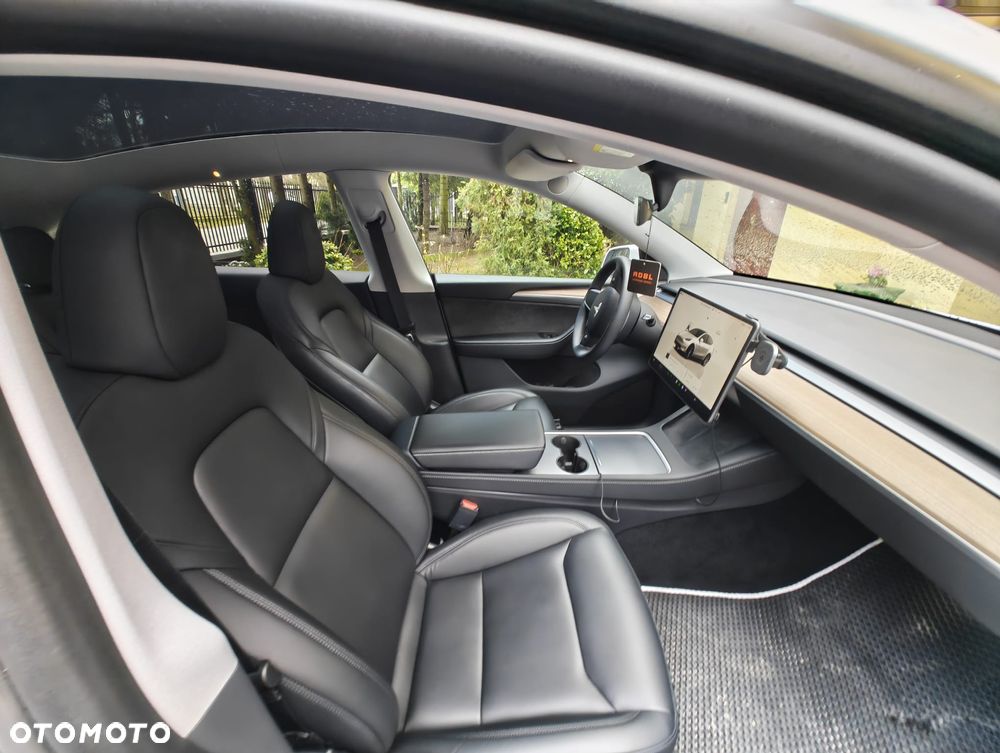 Tesla Y Performance AWD - 7