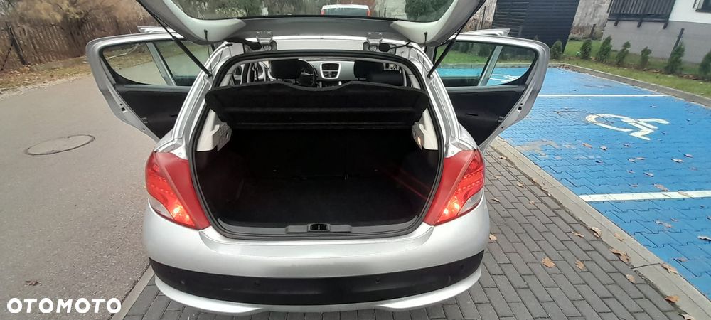 Peugeot 207 1.4 Business Line - 11