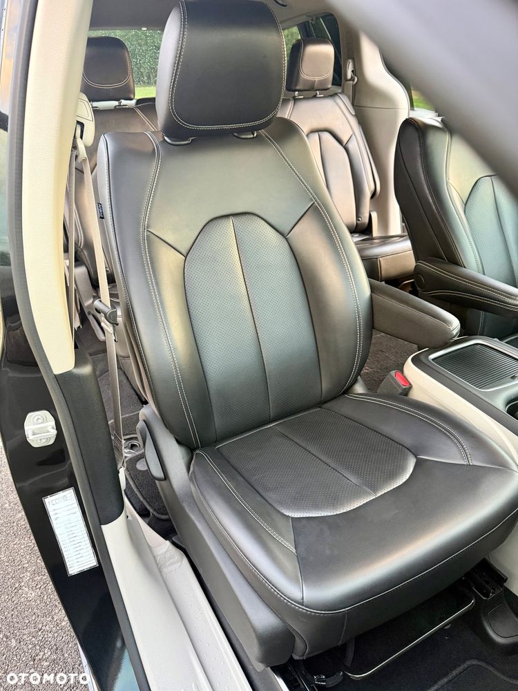 Chrysler Pacifica - 26
