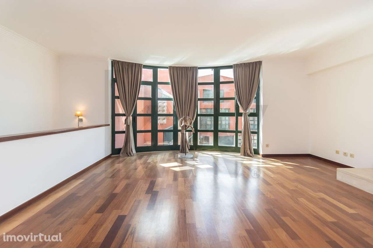 Moradia T4 Exclusiva na Estrela/Lapa – Garagem e lareira - Grande imagem: 4/48