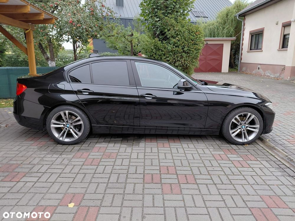 BMW Seria 3 318d Sport Line - 3