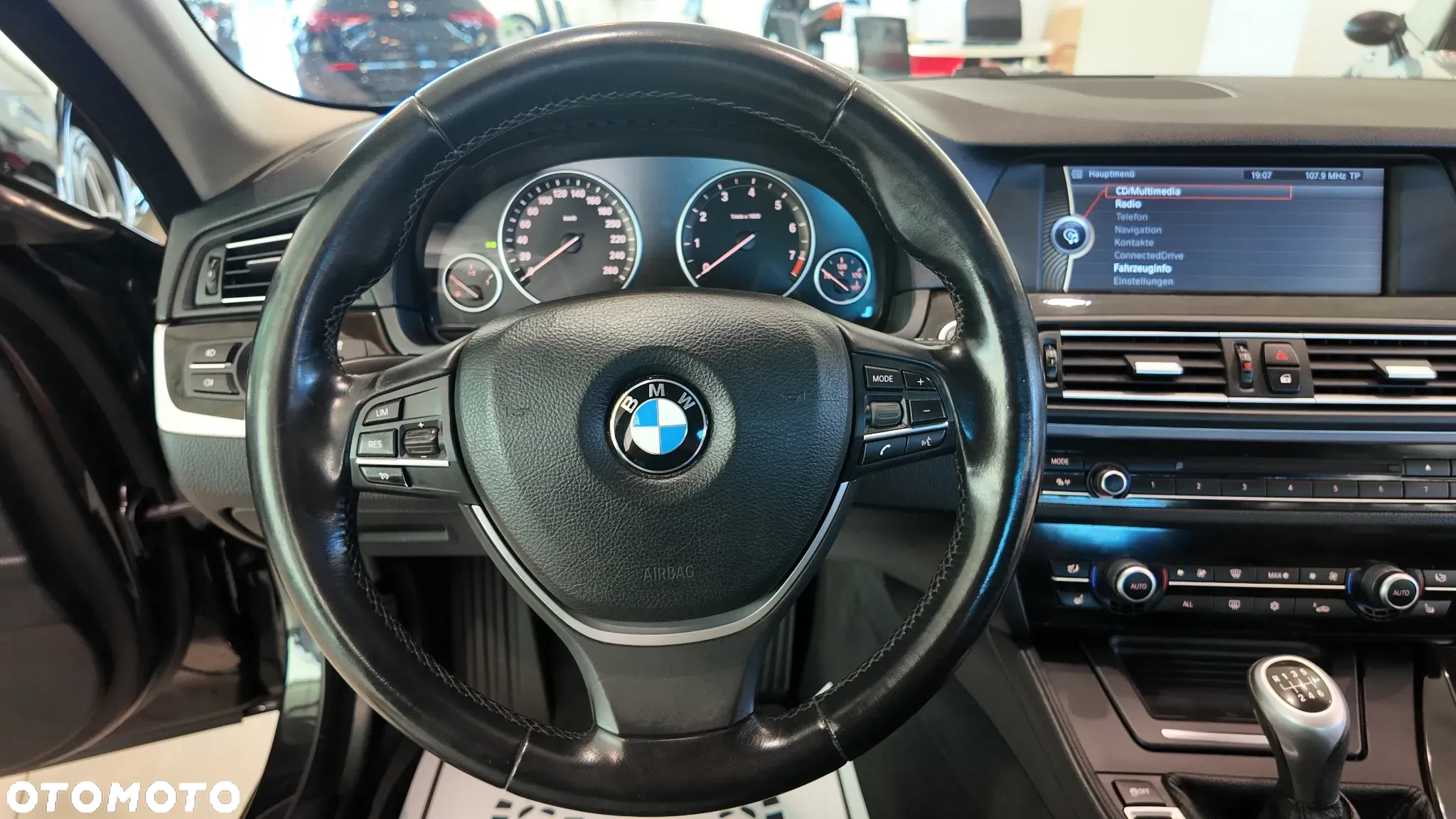 BMW Seria 5 523i - 25
