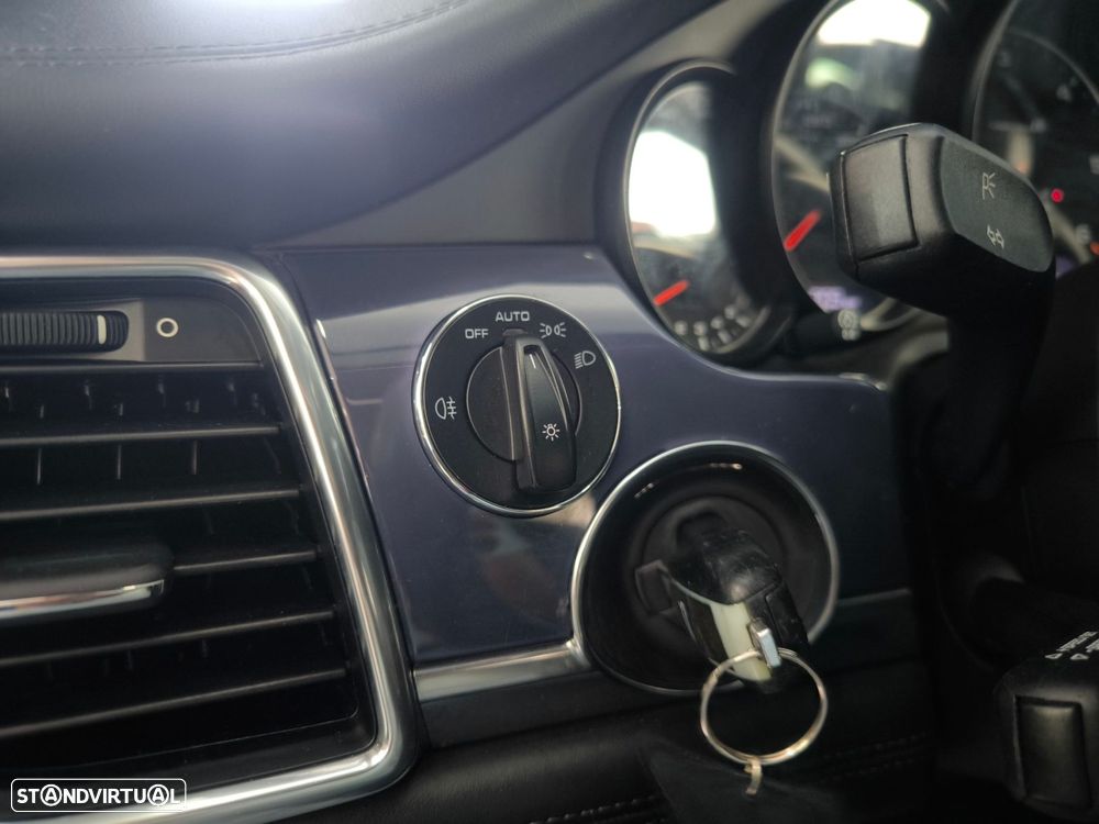 Porsche Panamera Platinum Edition - 22