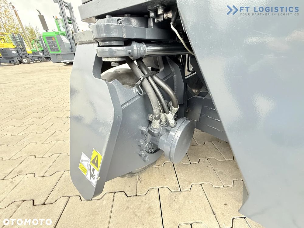 Combilift WÓZEK CZTEROKIERUNKOWY - WIELOKIERUNKOWY / CB4000 / GAS / TRIPLEX 5200MM / WOLNY SKOK / POZYCJONER WIDEŁ / PRZESUW WIDEŁ / STAN IDEALNY / Szeroka oferta wózków czterokierunkowych i bocznych, dopasowanych do różnorodnych potrzeb i zastosowań - 18