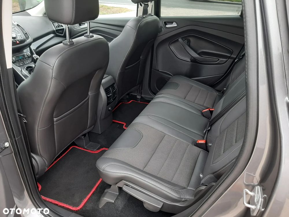Ford Kuga 2.0 TDCi 2x4 Titanium - 16