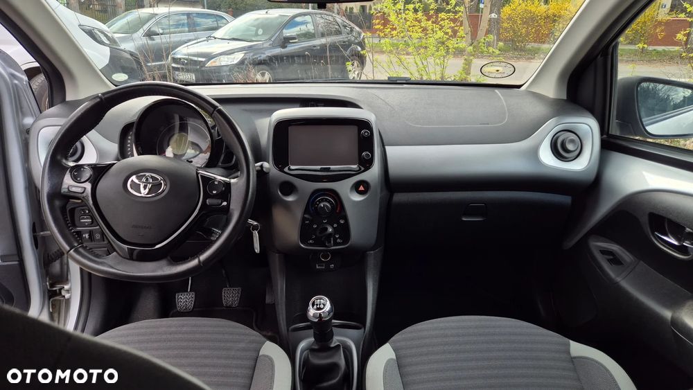 Toyota Aygo x-play - 16