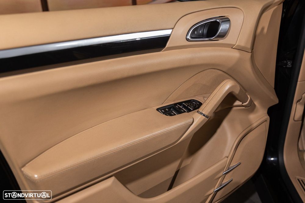 Porsche Cayenne - 23