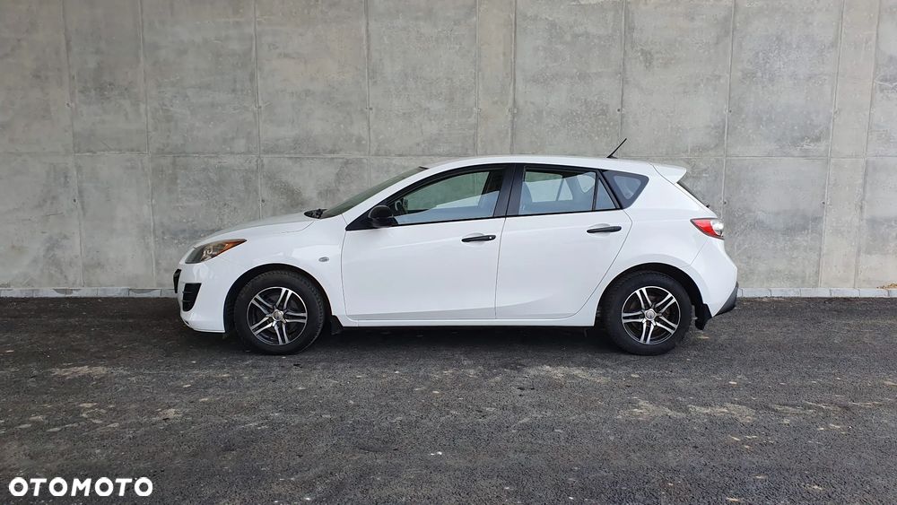 Mazda 3 1.6 Active + - 7