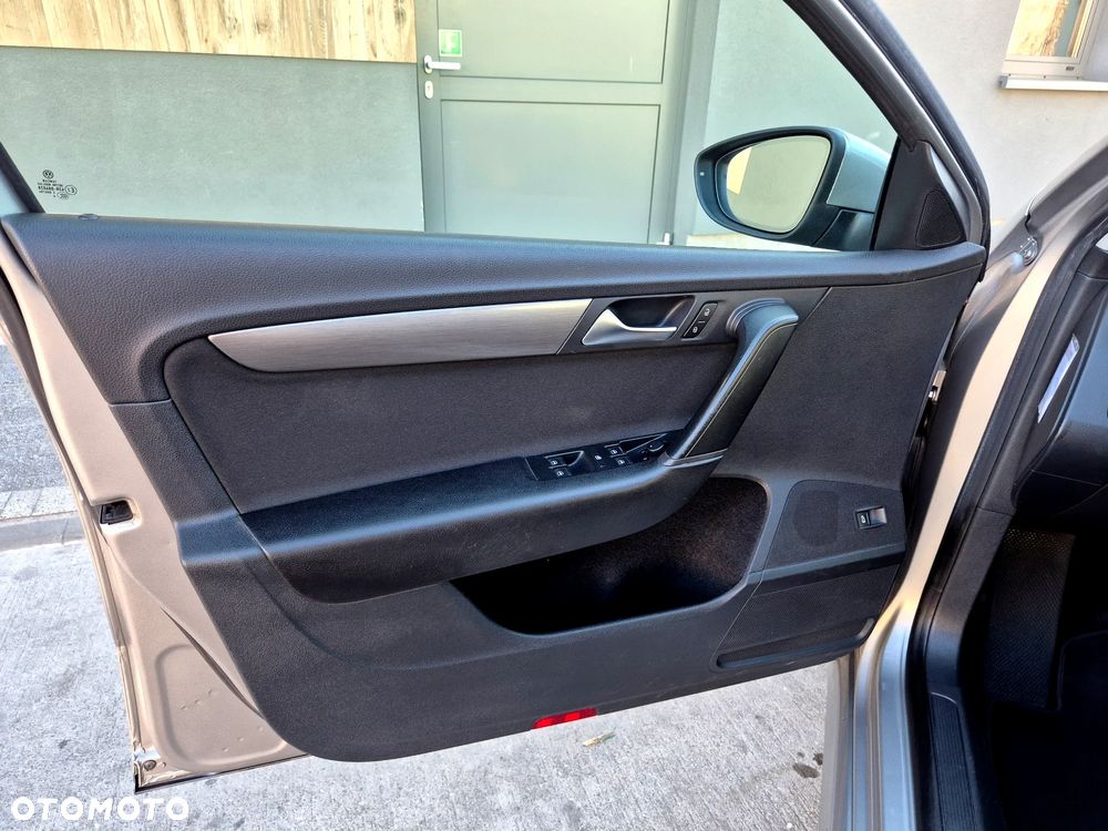 Volkswagen Passat 1.6 TDI BlueMotion Technology Comfortline - 14