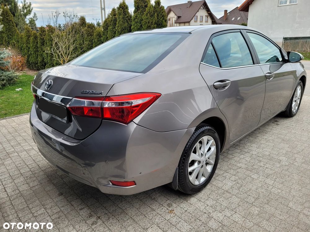 Toyota Corolla 1.6 Premium + - 8