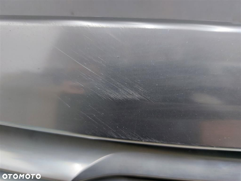 Atrapa Grill LOGO Lancia Thema 20011-2014R 9403109 9403110 - 2