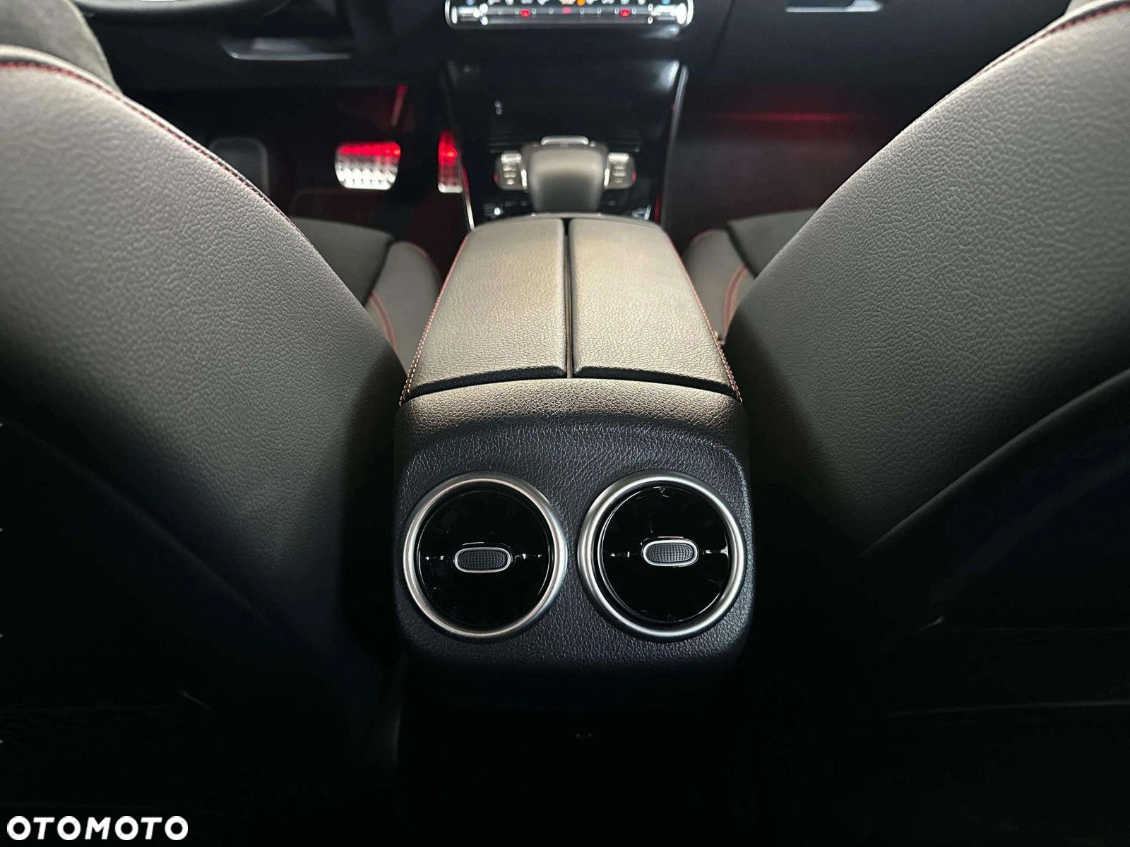 Mercedes-Benz CLA - 25