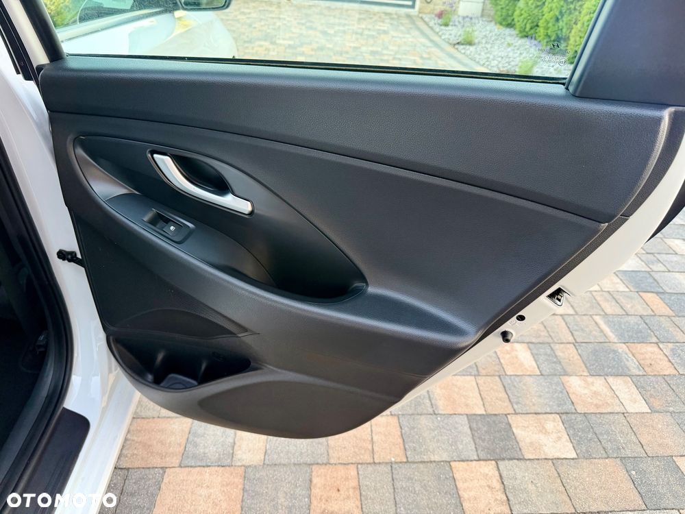 Hyundai i30 1.6 D GO Plus - 24
