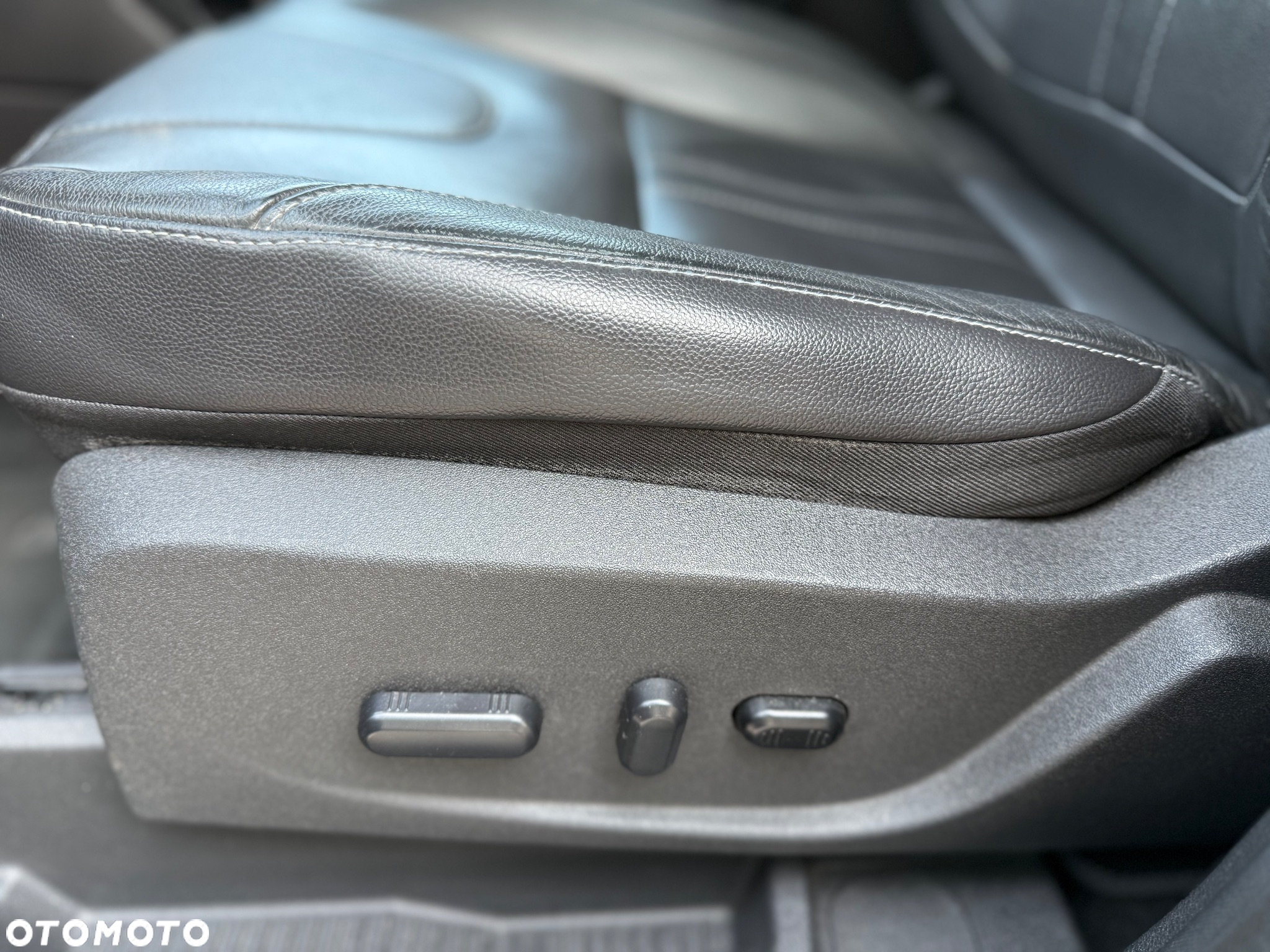 Ford Kuga - 10