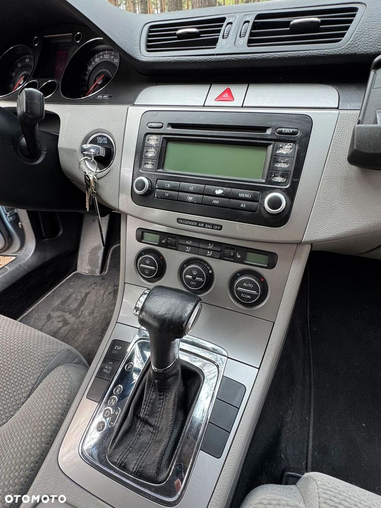 Volkswagen Passat 1.6 FSI Automatik Comfortline - 19