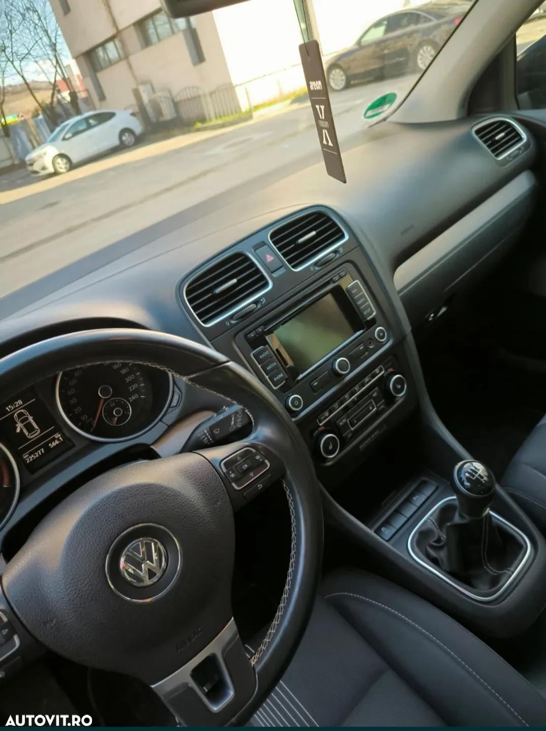 Volkswagen Golf 1.6 TDI DPF BlueMotion Technology MATCH - 4