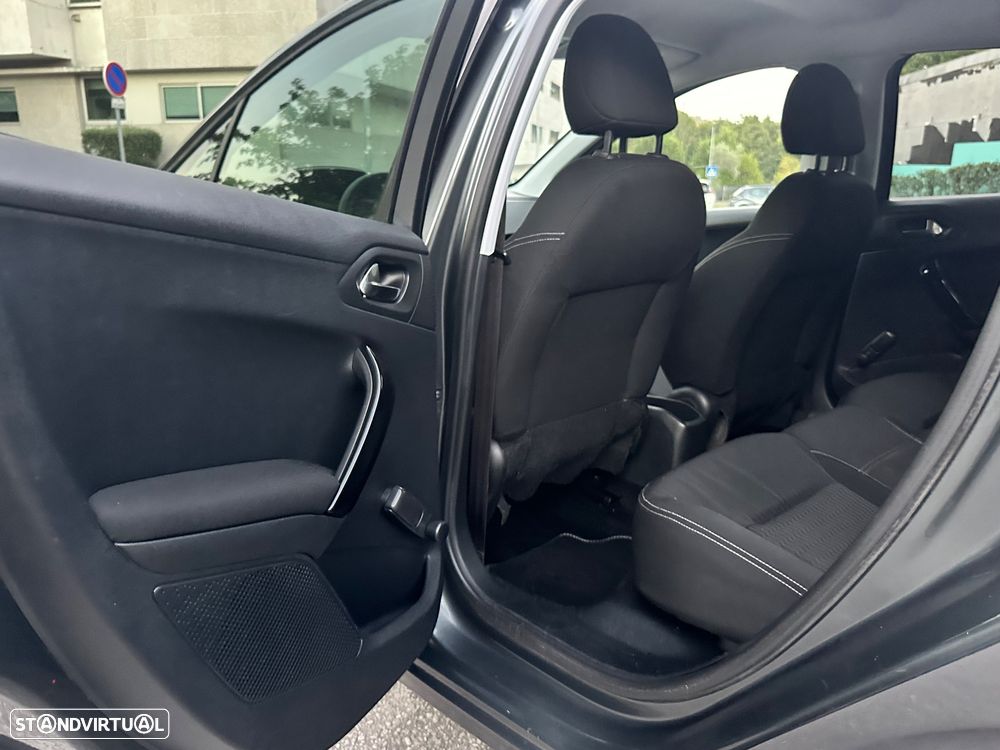 Peugeot 208 1.6 BlueHDi Style - 33