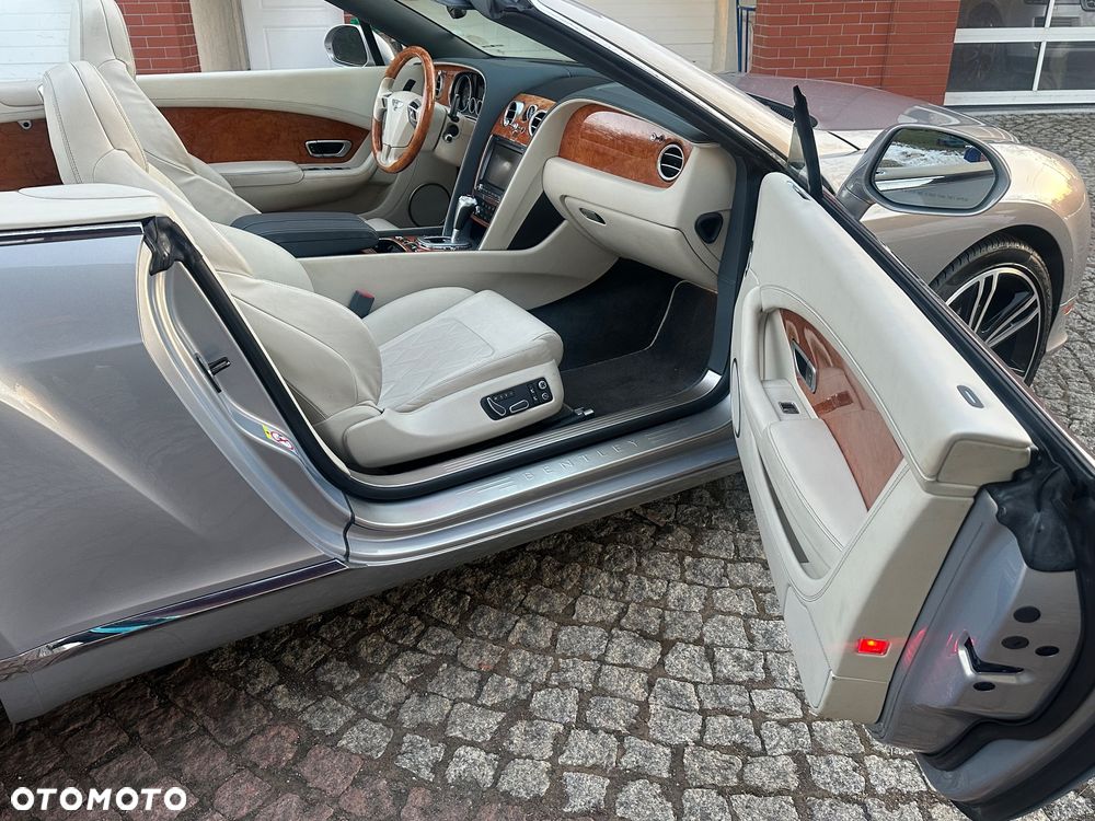 Bentley Continental GT V8 Convertible - 21
