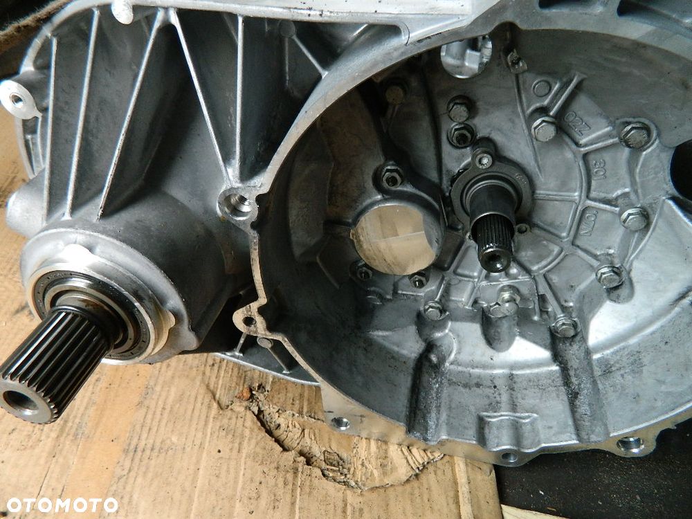 SKRZYNIA BIEGÓW UDY START STOP 2.0 TDI VW T6 - 2