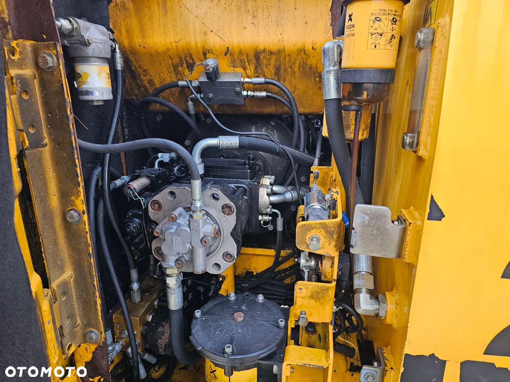 JCB JS 130 - 9