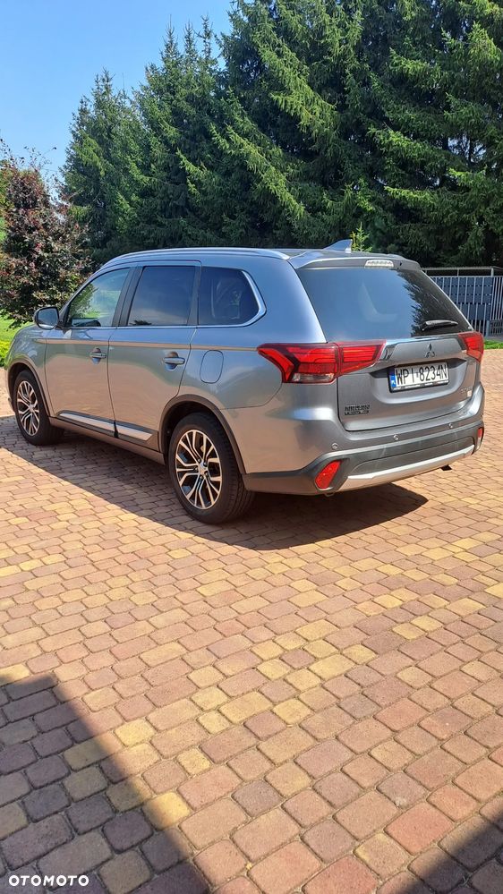 Mitsubishi Outlander 2.0 Instyle Navi 4WD CVT - 3