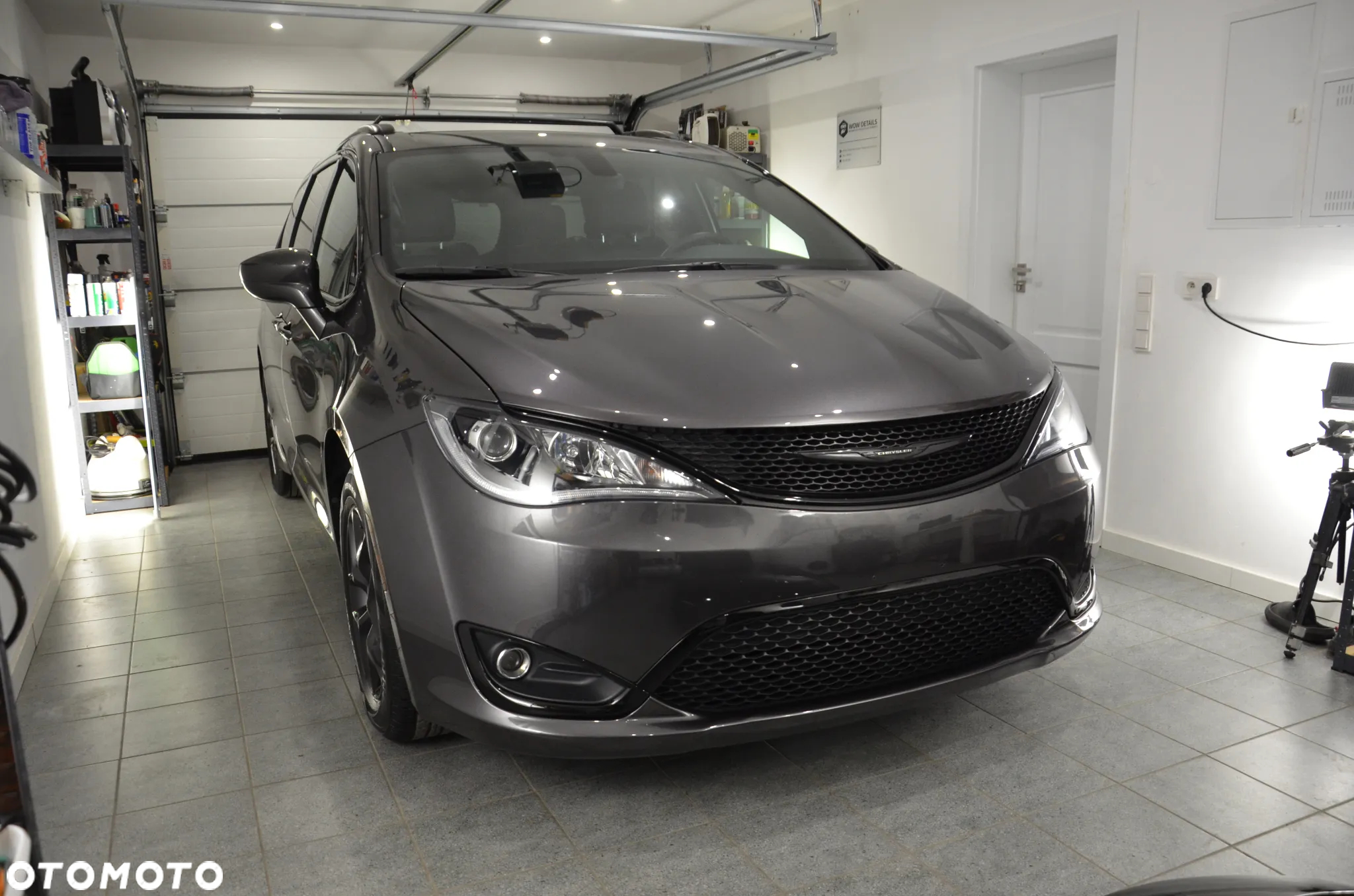 Chrysler Pacifica - 16