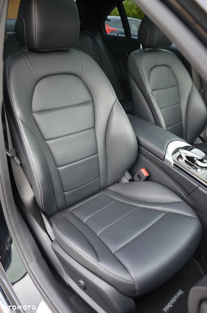 Mercedes-Benz Klasa C 300 4Matic 9G-TRONIC Exclusive - 28