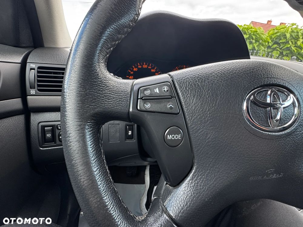 Toyota Avensis 1.8 VVT-i Executive - 19
