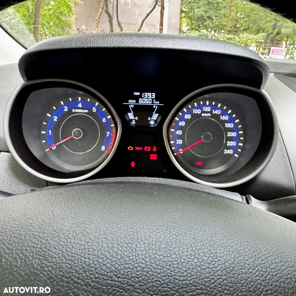 Hyundai Elantra - 10
