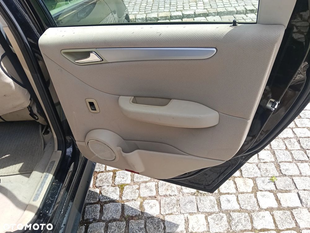 Mercedes-Benz Klasa B 180 CDI - 22
