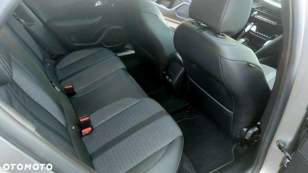 Peugeot 2008 1.5 BlueHDi Allure S&S EAT8 - 14