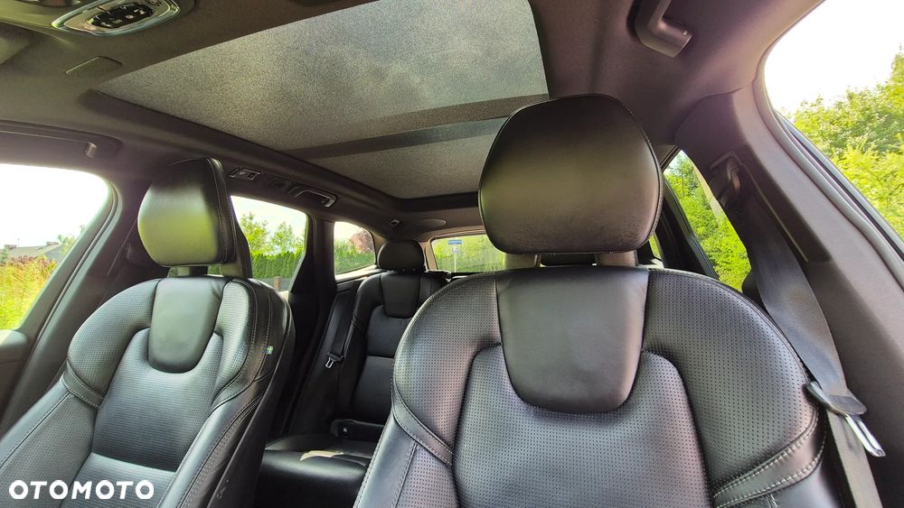 Volvo XC 60 T5 AWD R-Design - 28