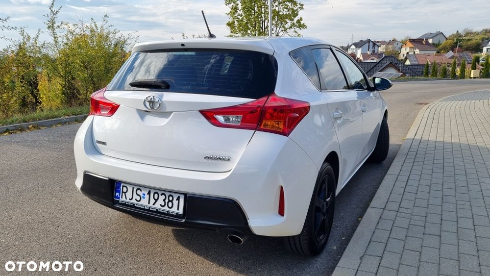 Toyota Auris 2014 photo 4