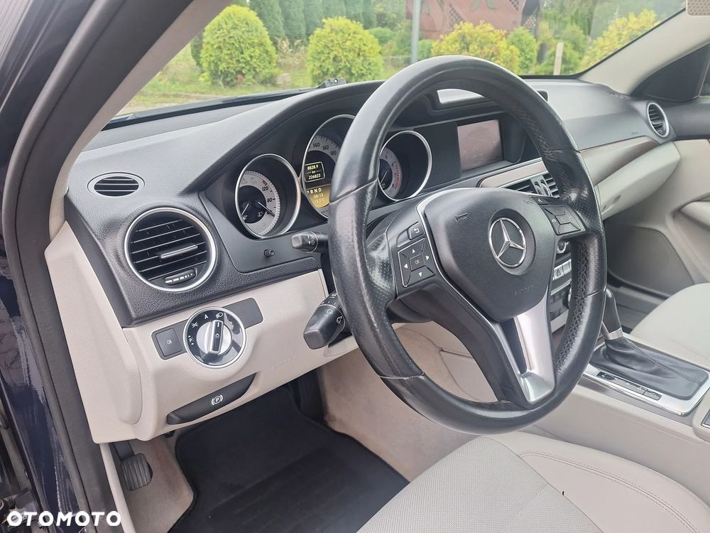 Mercedes-Benz Klasa C 180 Coupe BlueEFFICIENCY 7G-TRONIC - 16