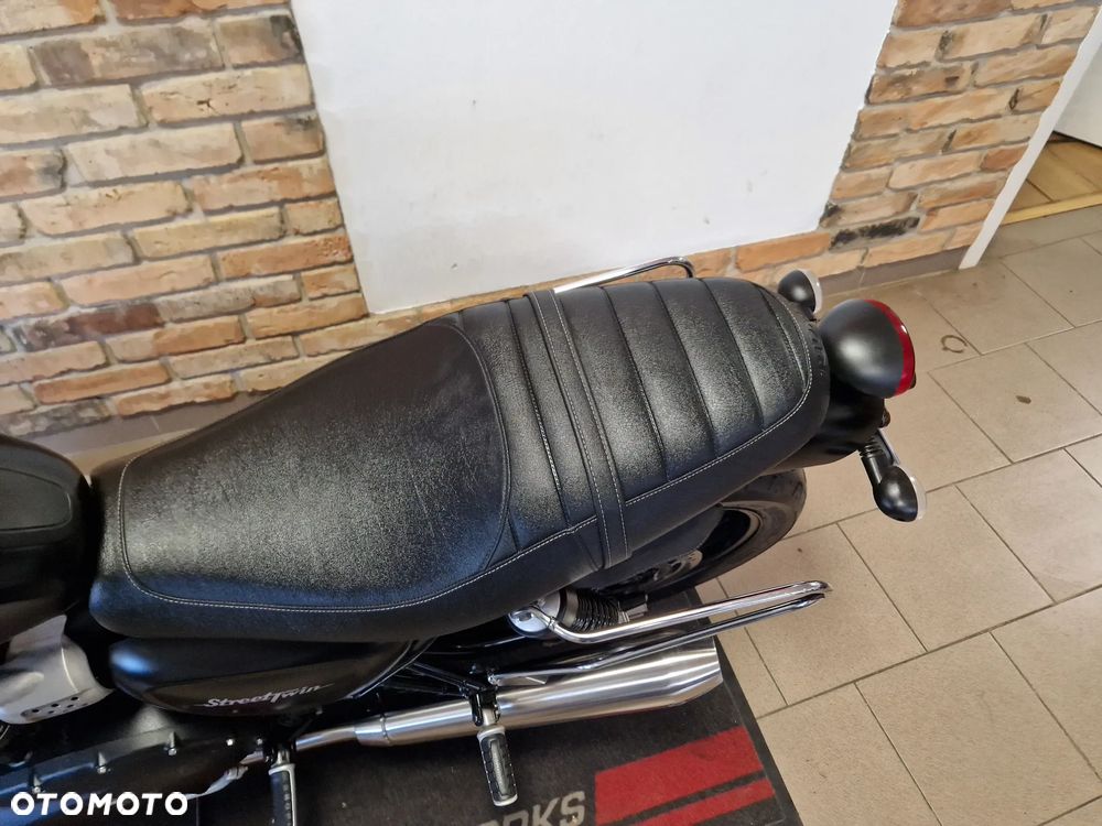 Triumph Street Twin - 16