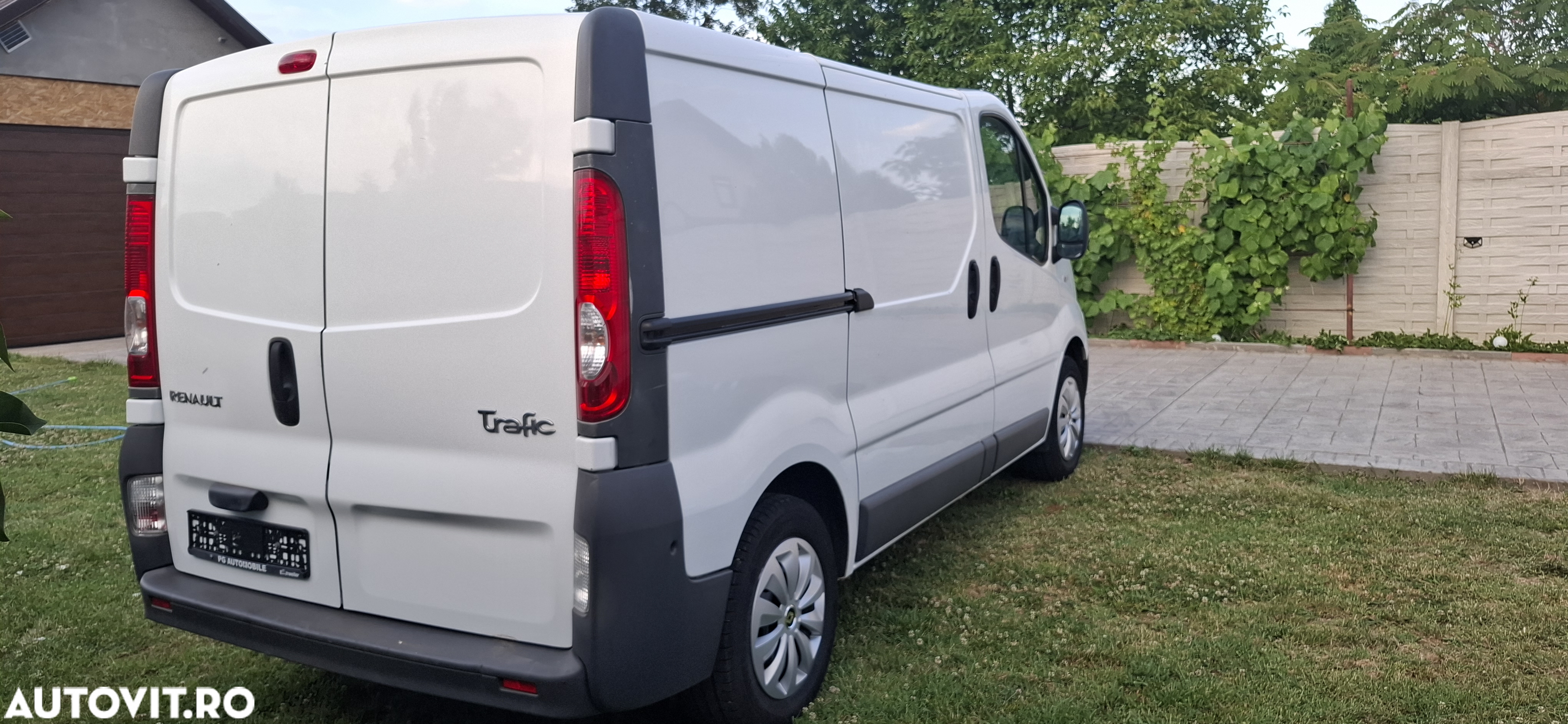 Renault Trafic 2.0 dCi 115 Combi L2H1 - 11