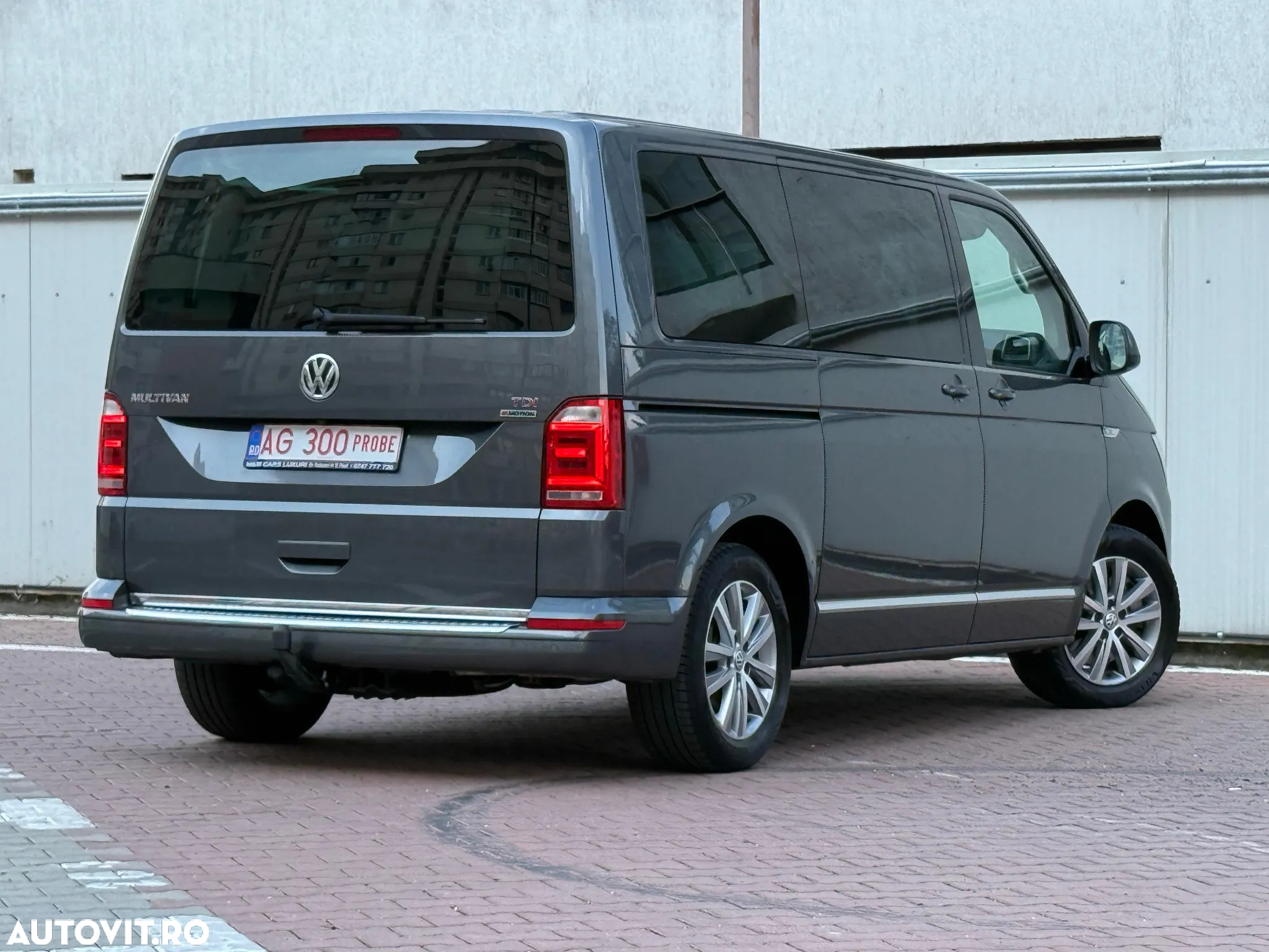 Volkswagen Multivan - 9