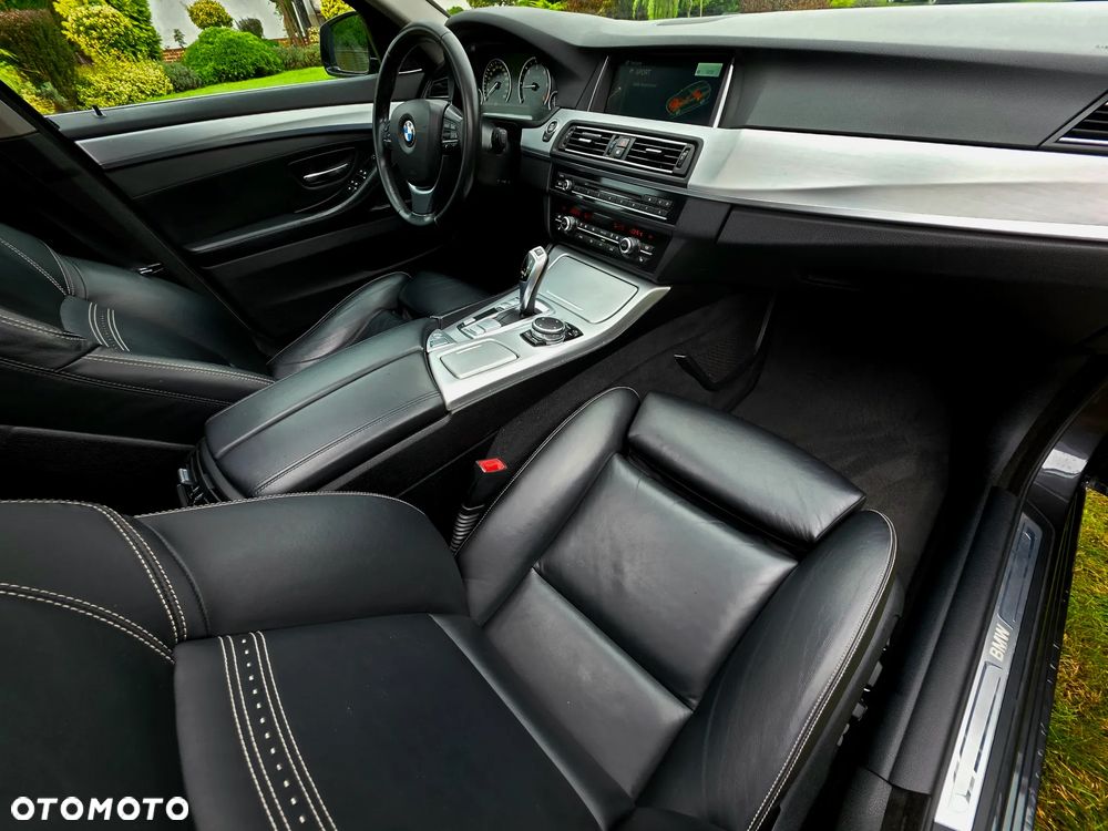 BMW Seria 5 525d Sport-Aut Luxury Line - 31