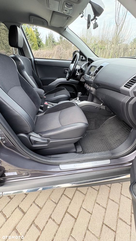 Mitsubishi Outlander 2.4 Intense + CVT - 10