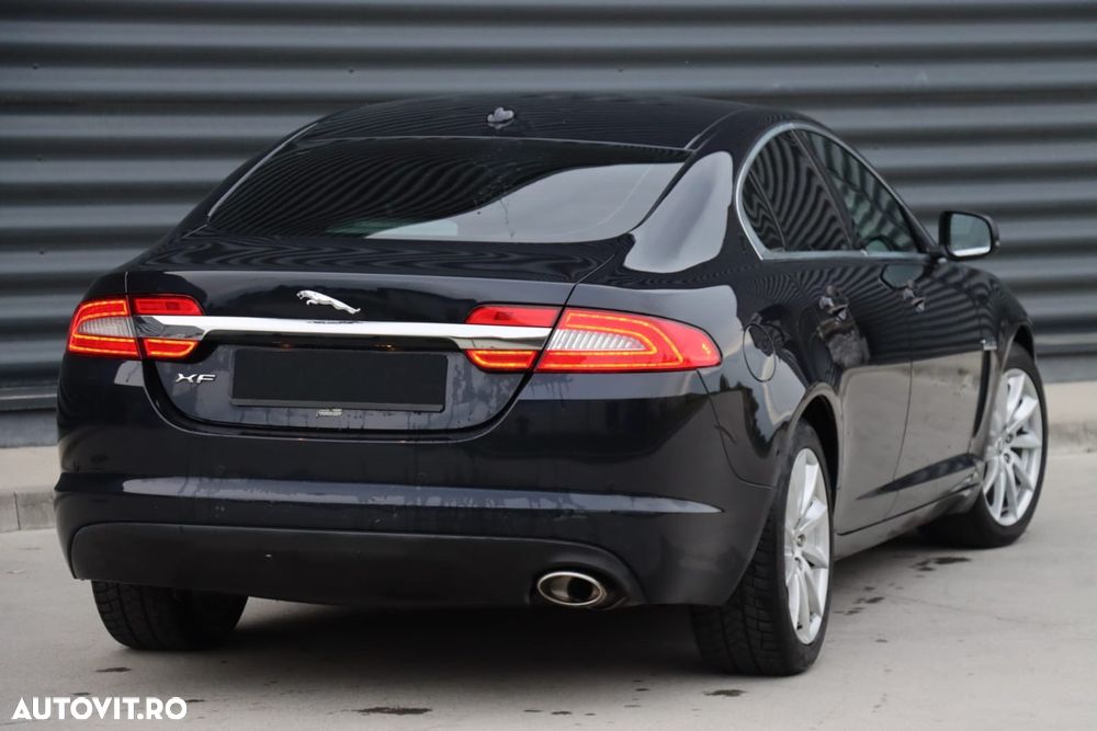Jaguar XF - 10