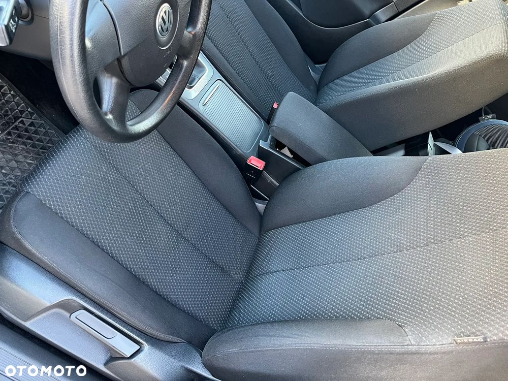 Volkswagen Passat 1.6 Trendline - 32
