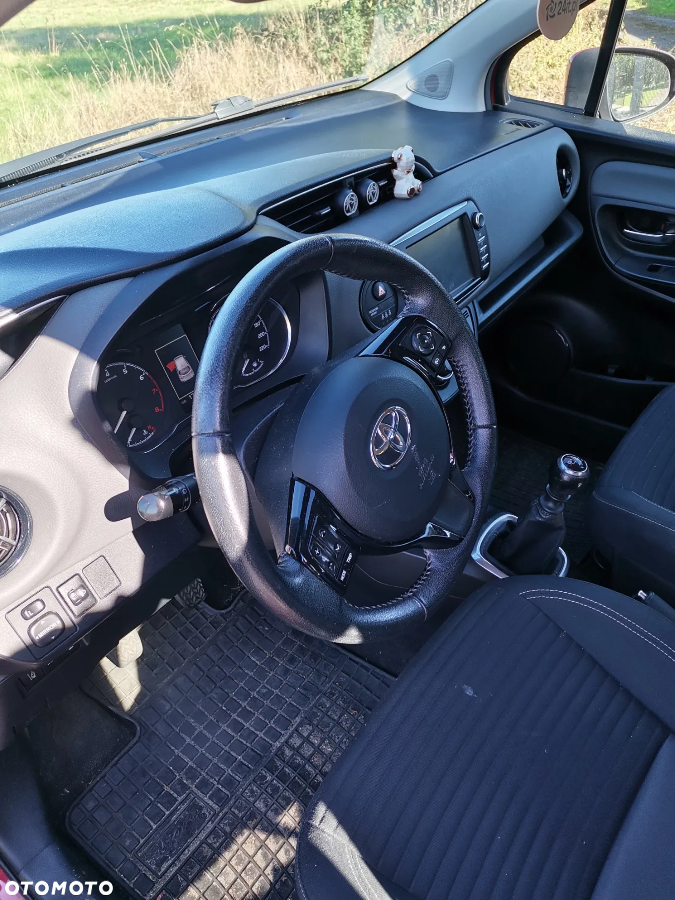 Toyota Yaris 1.5 Premium - 5