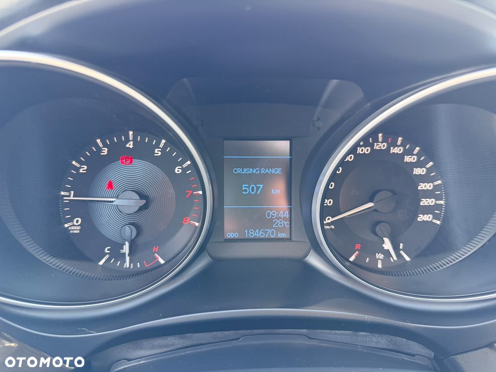 Toyota Avensis 1.8 Active - 12