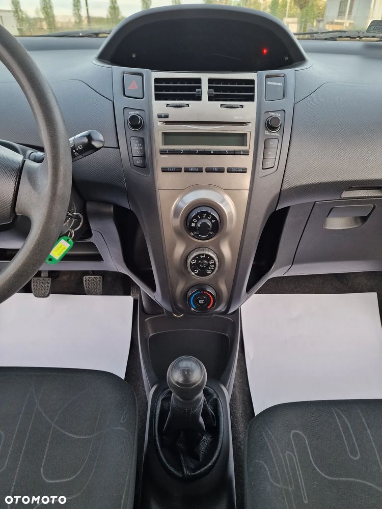 Toyota Yaris 1.0 Premium - 22