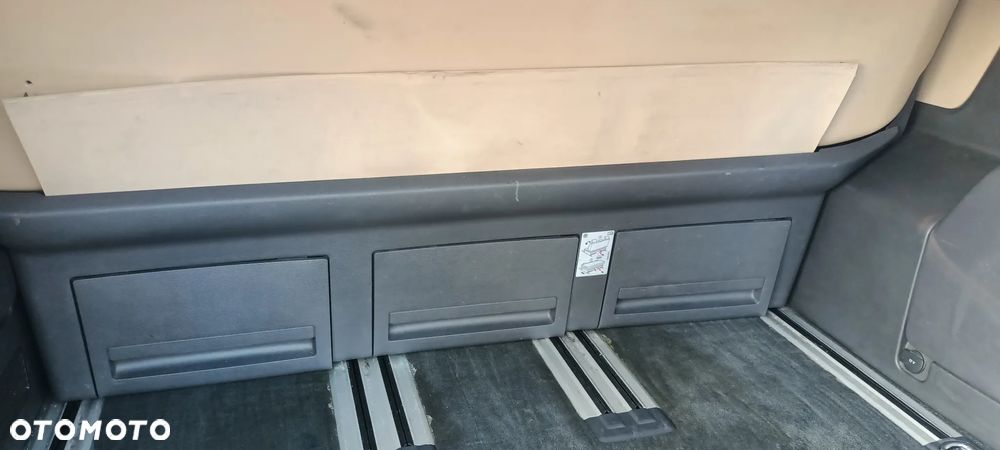 Volkswagen Multivan - 14