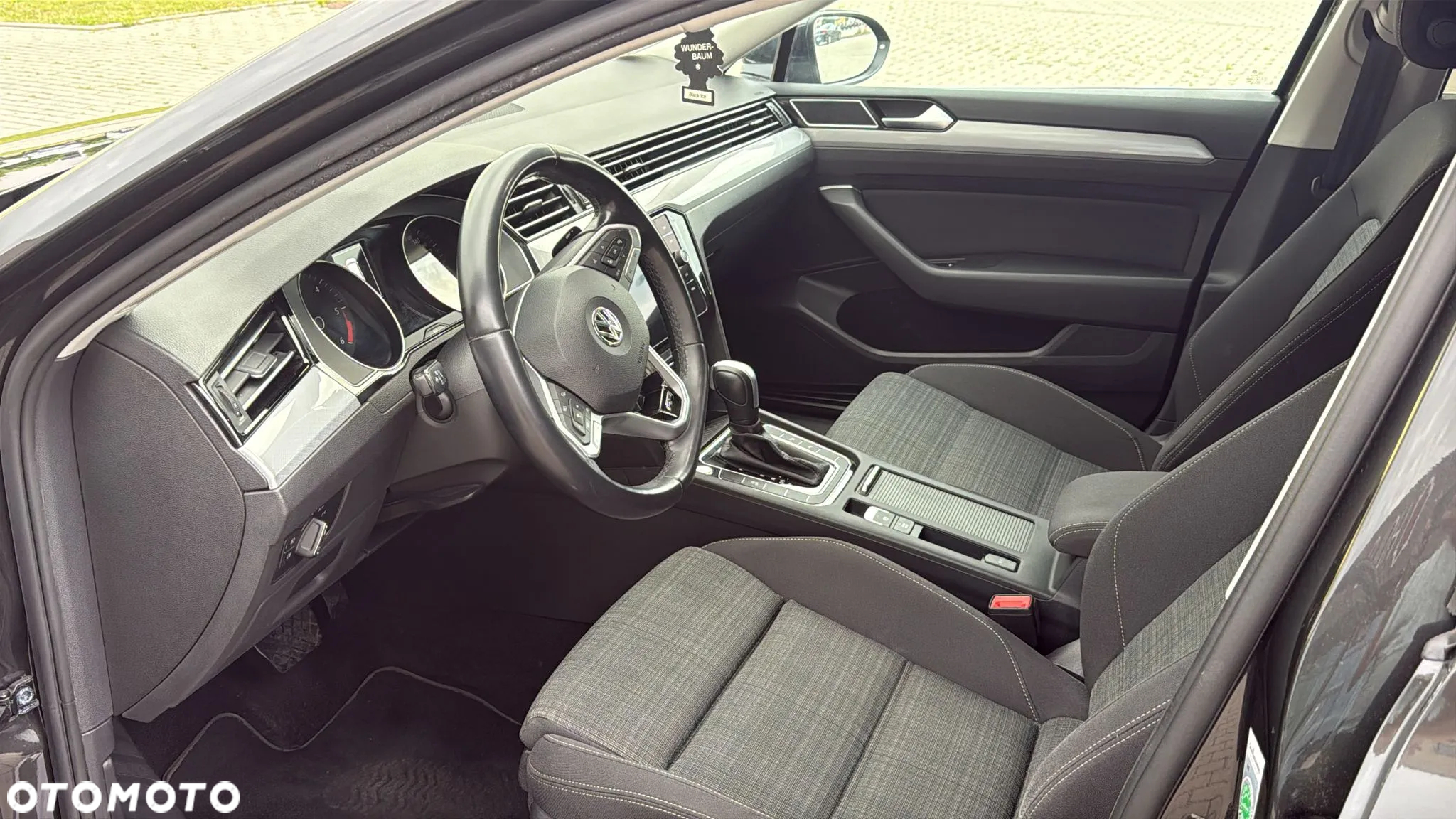 Volkswagen Passat - 18