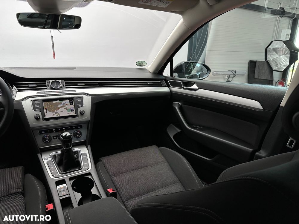 Volkswagen Passat 2.0 TDI Comfortline - 30