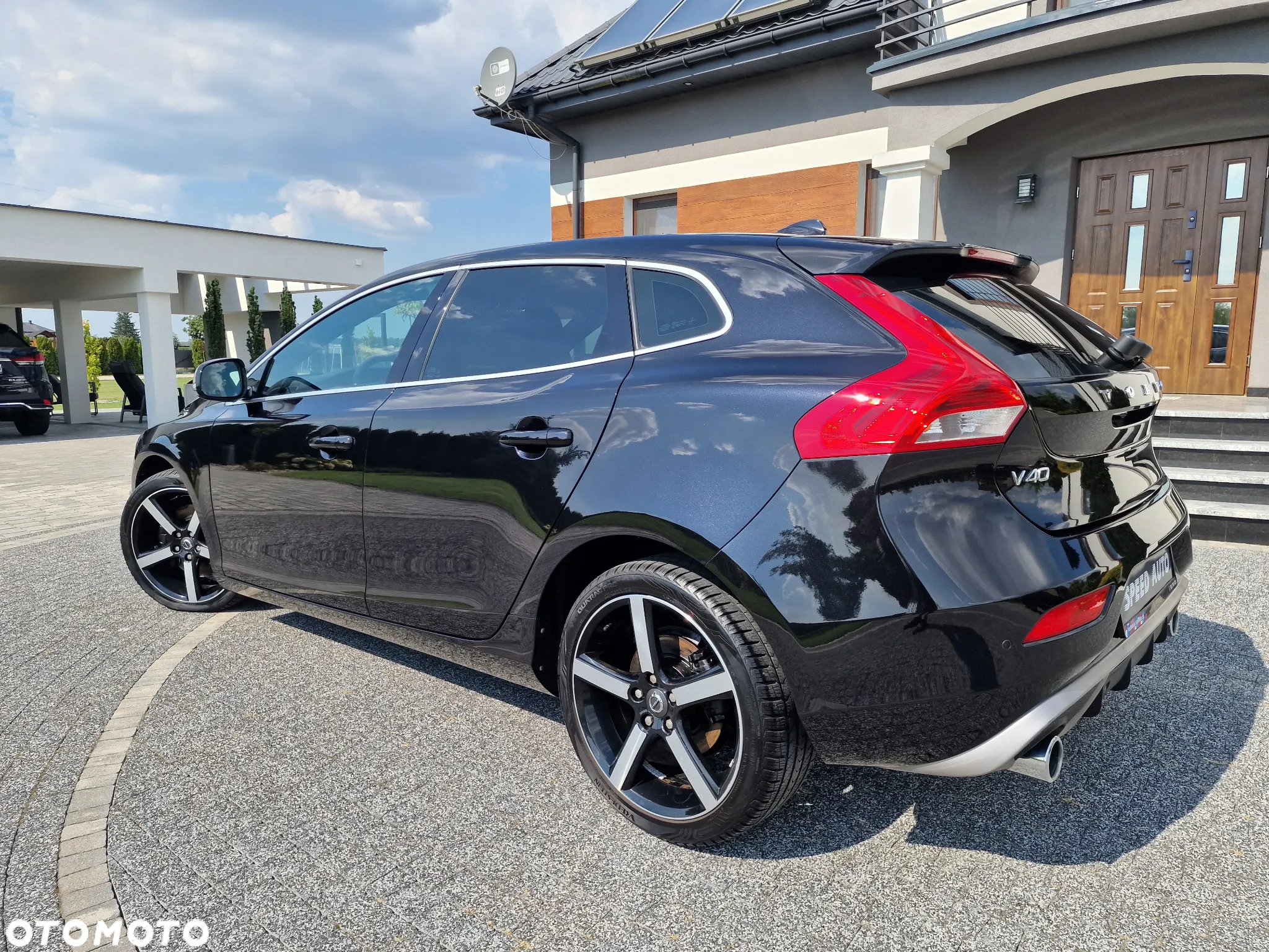Volvo V40 D4 Drive-E R-Design Summum - 11