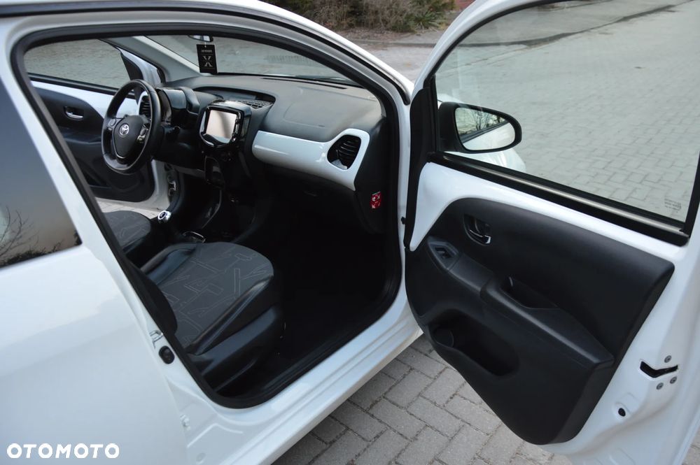 Toyota Aygo x mit x-business Paket - 17